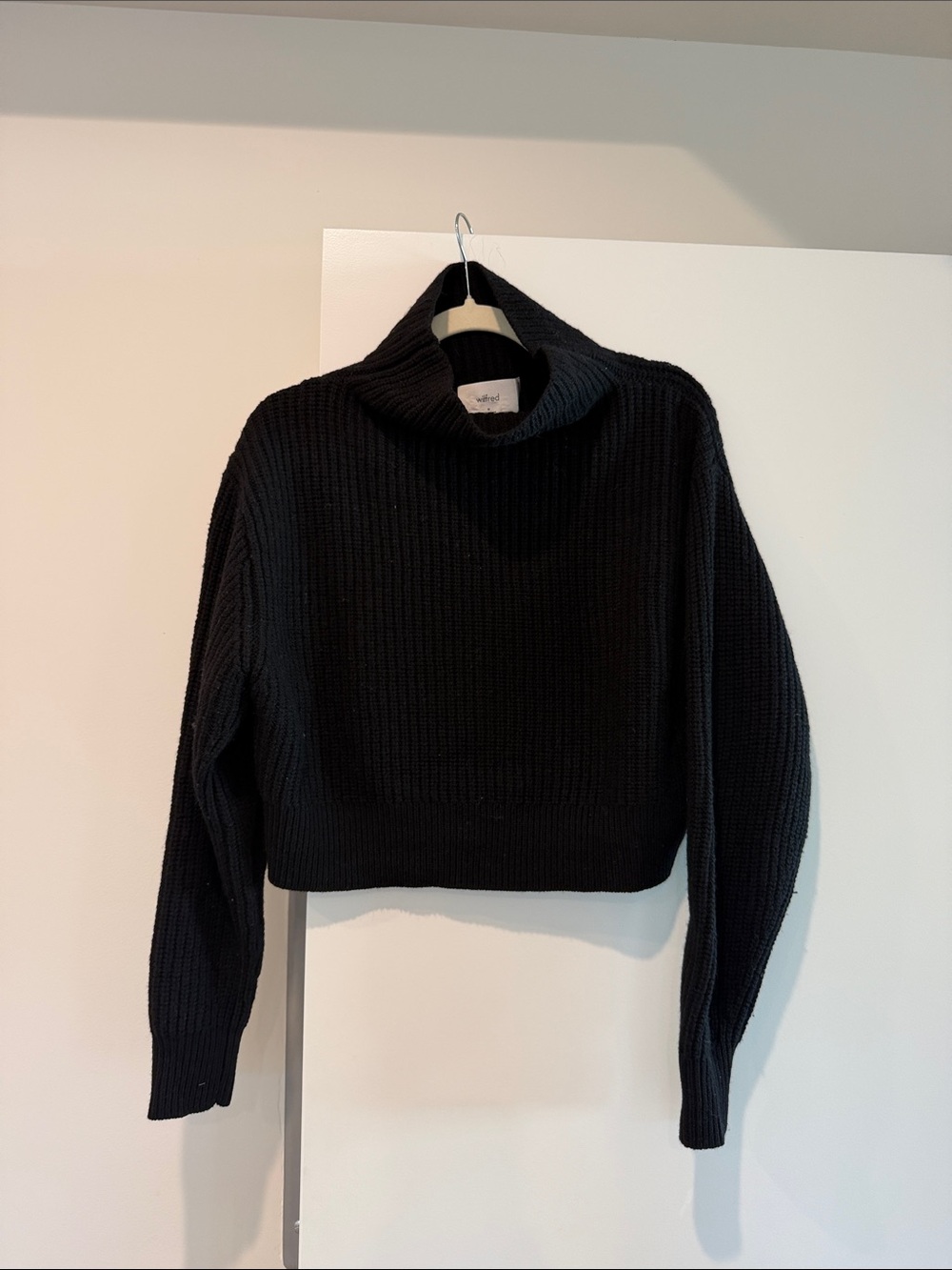 Aritzia Wilfred 100% Wool Black Cropped Turtleneck Mockneck Sweater Medium